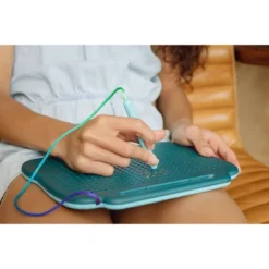 Chuckle & Roar Magnetic Rainbow Draw – Magnetic Drawing Pad