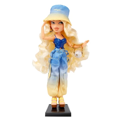 Bratz X Cult Gaia Special Edition Designer Cloe Fashion Doll 2 Bratz X Cult Gaia Special Edition Designer Cloe Fashion Doll - Image 2