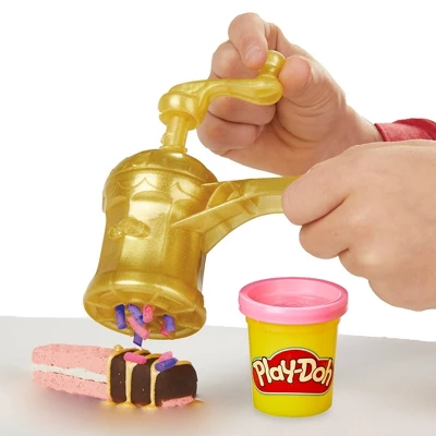 Play-Doh Gold Collection Gold Star Baker Playset 2 Play-Doh Gold Collection Gold Star Baker Playset - Image 2