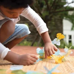 Guidecraft Interlox Leaves - 96 Pieces -FUNKO Shop GUEST bd66638d eb78 42ea b66b 41fed54e1f3a