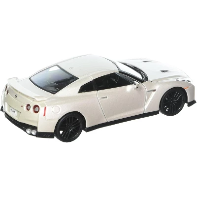 2017 Nissan GT-R R35 White 1/24 Diecast Model Car By BBurago 1 2017 Nissan GT-R R35 White 1/24 Diecast Model Car By BBurago